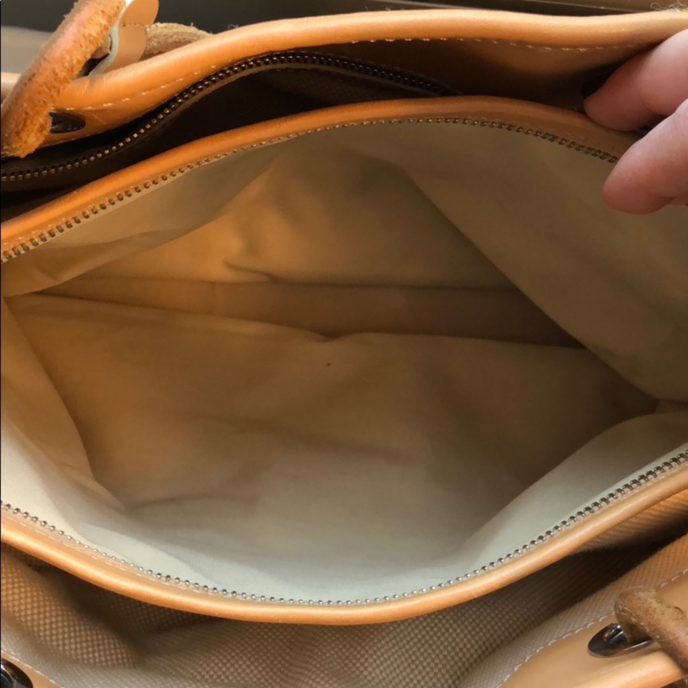 Tod’s camel leather shoulder bag - Picture 4 of 8